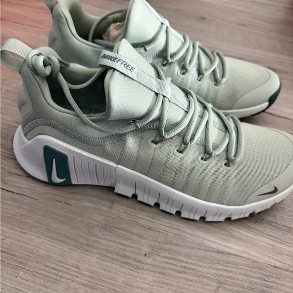 Nike free metcon 6 - vintage green size 8 and 10 new in box - Picture 2 of 10